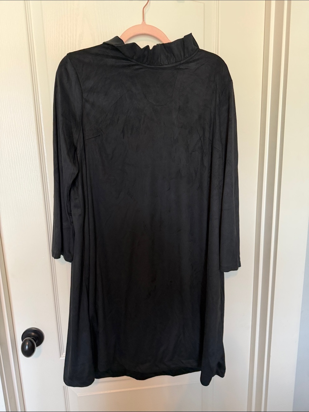 crown & ivy Black Long Sleeve Shift Dress